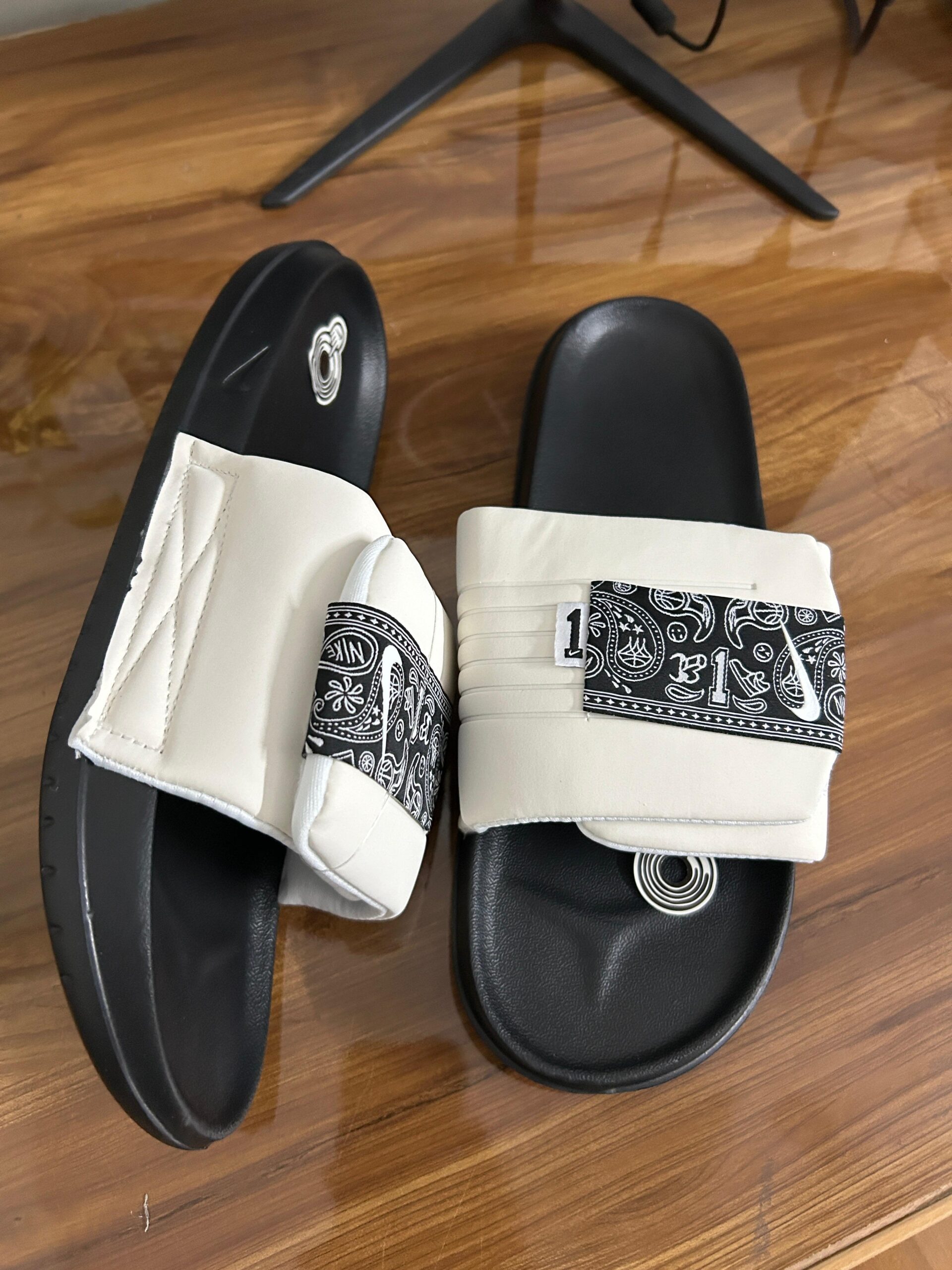 # Off Court Adjust Slides (White)