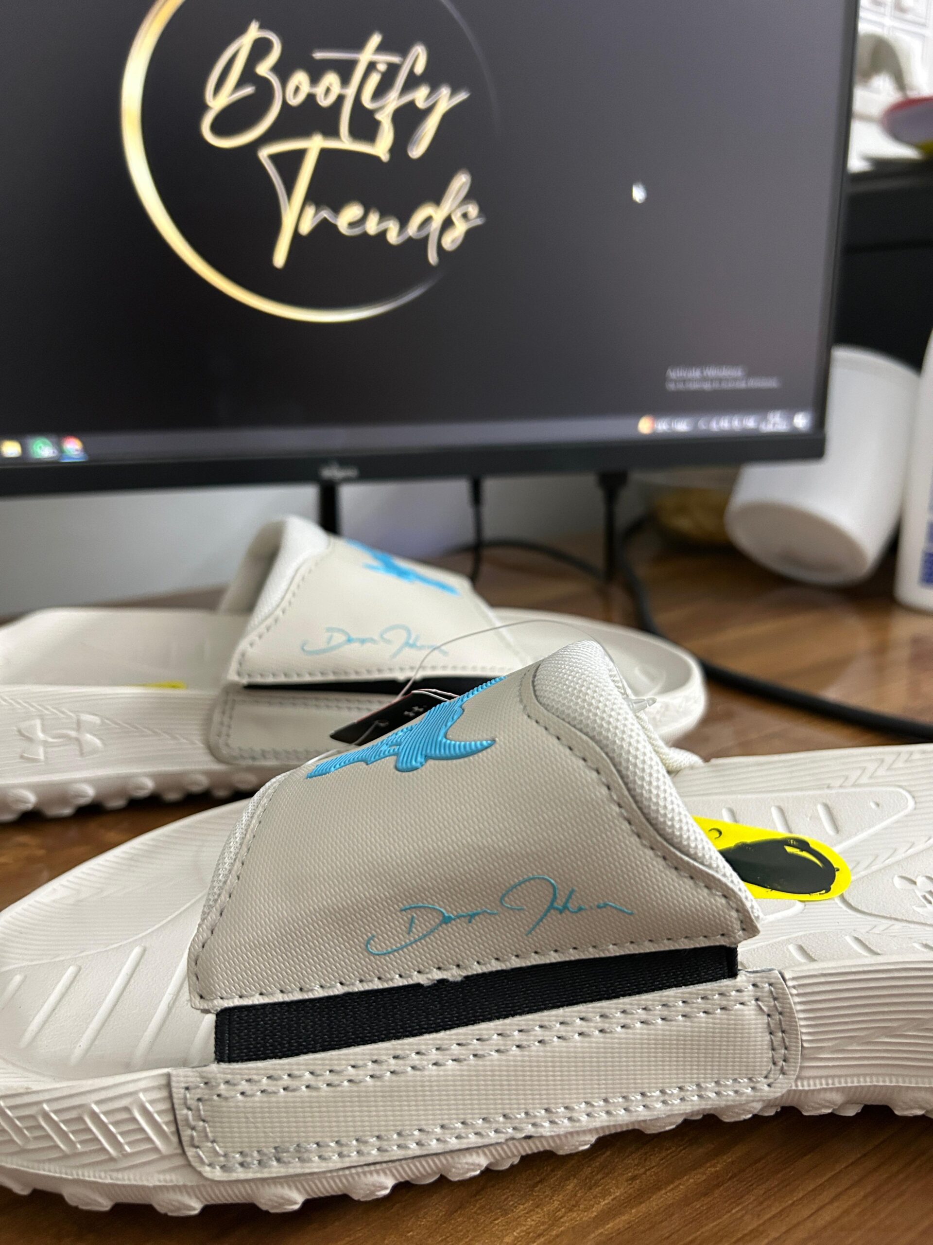 Undr Armr Project Rock 3 Slides (Beige)