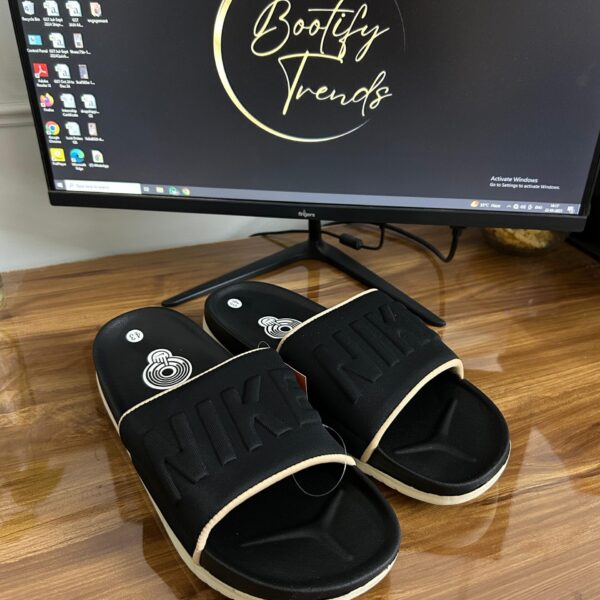 # Off Court Slides (Black/Beige)