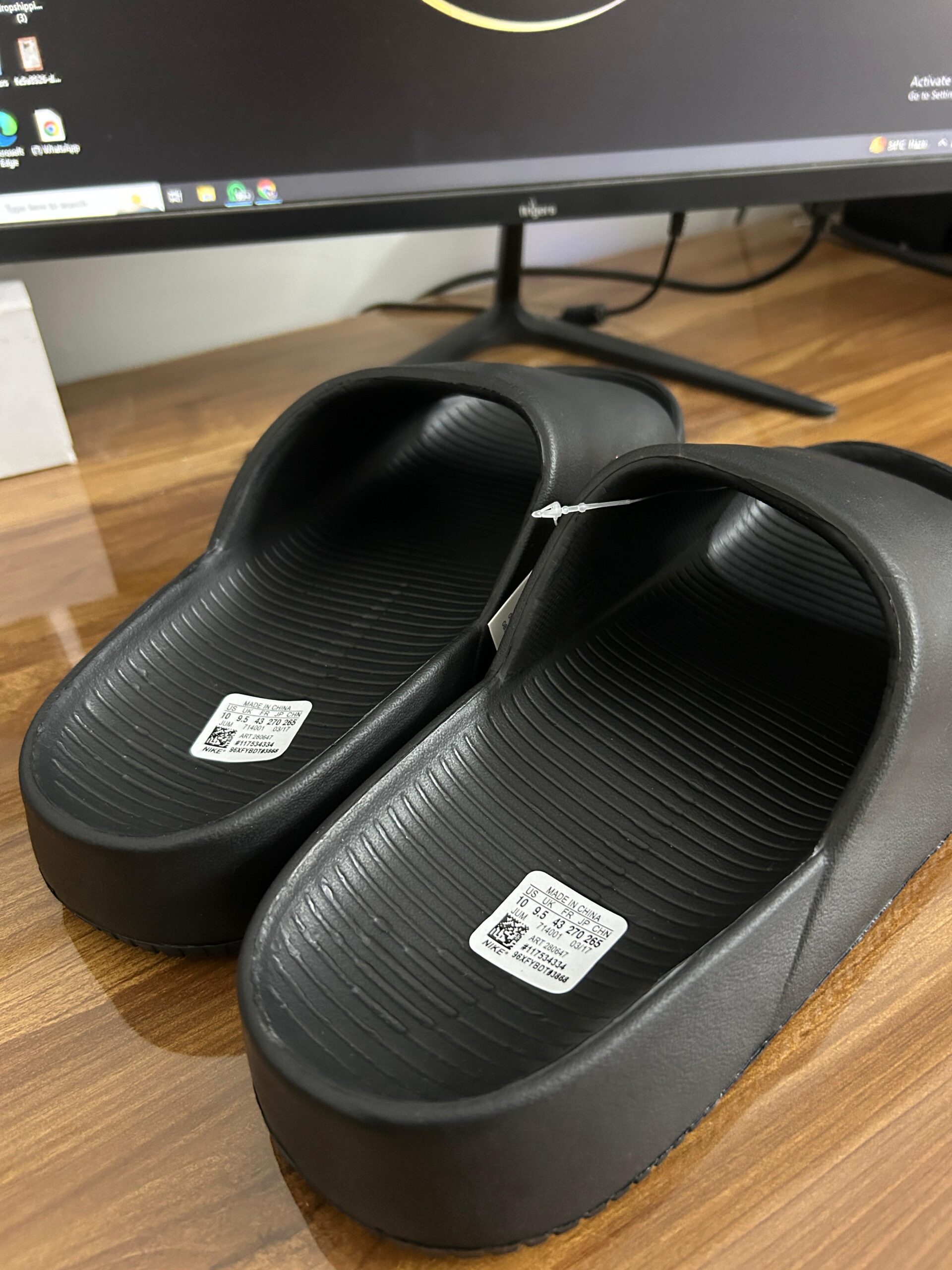# Calm Slides (Black)