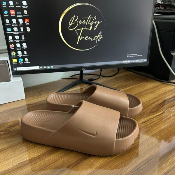 # Calm Slides (Brown)
