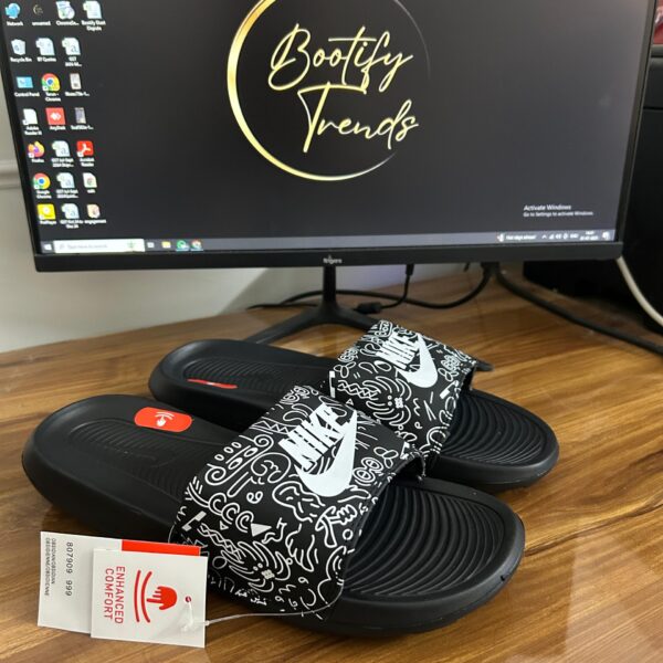 # Doodle Slides (Black)