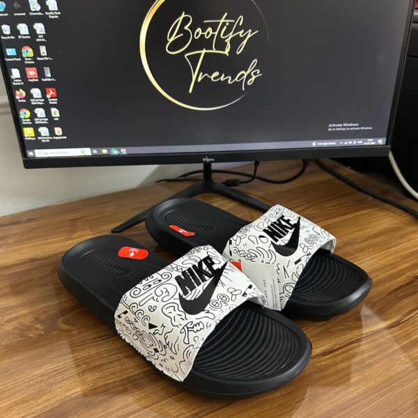 # Doodle Slides (Black/White)