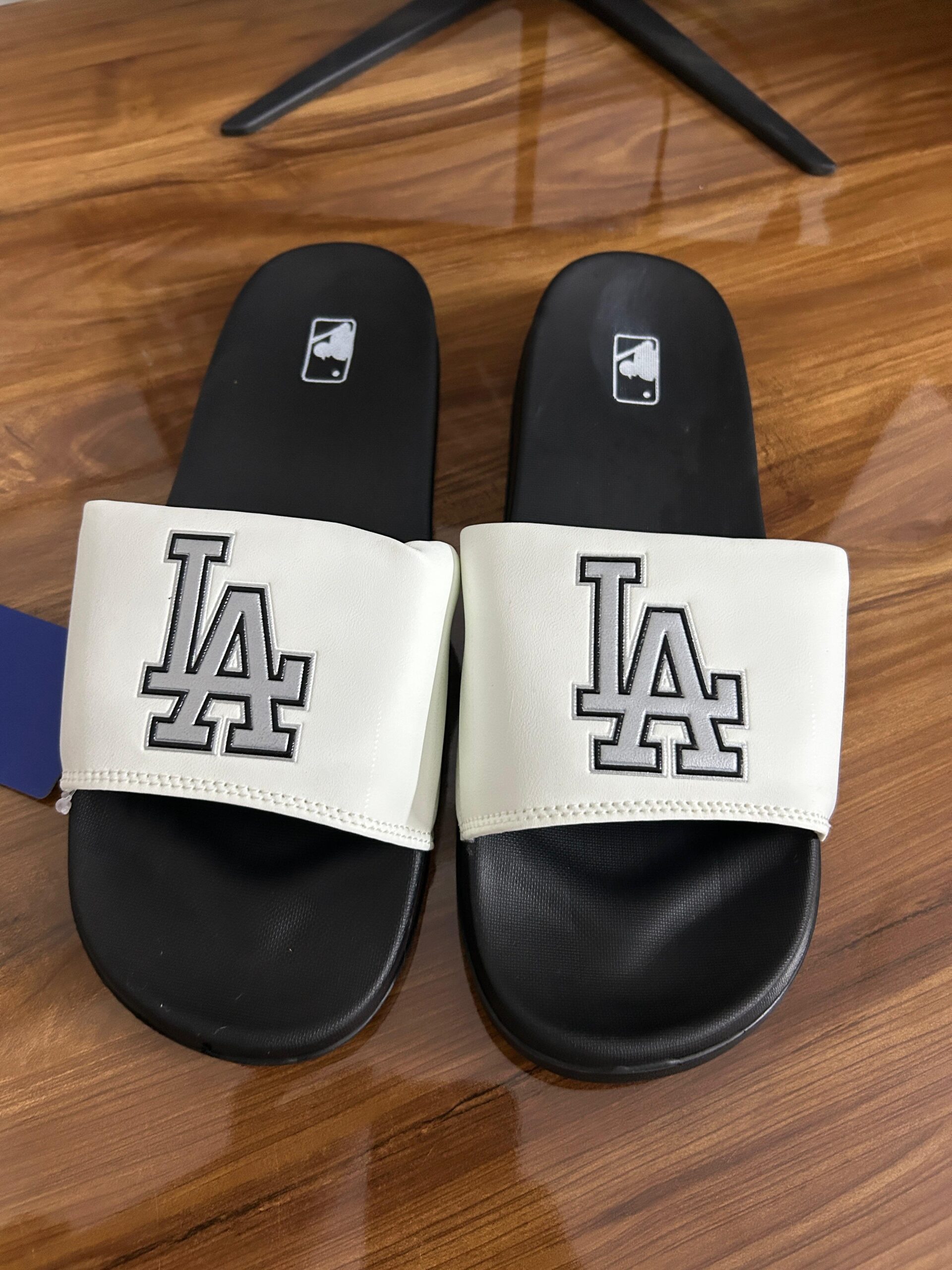 MLB LA Slides (White/Black)