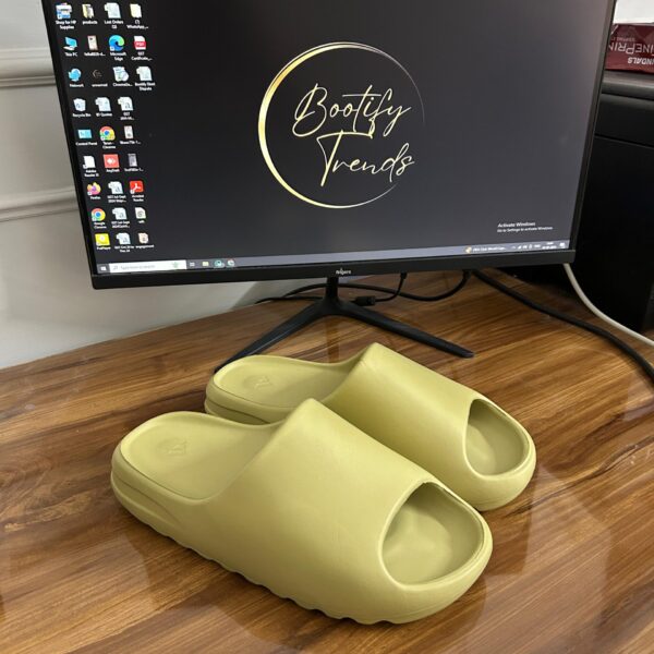 Yeezy Slides (Resin)