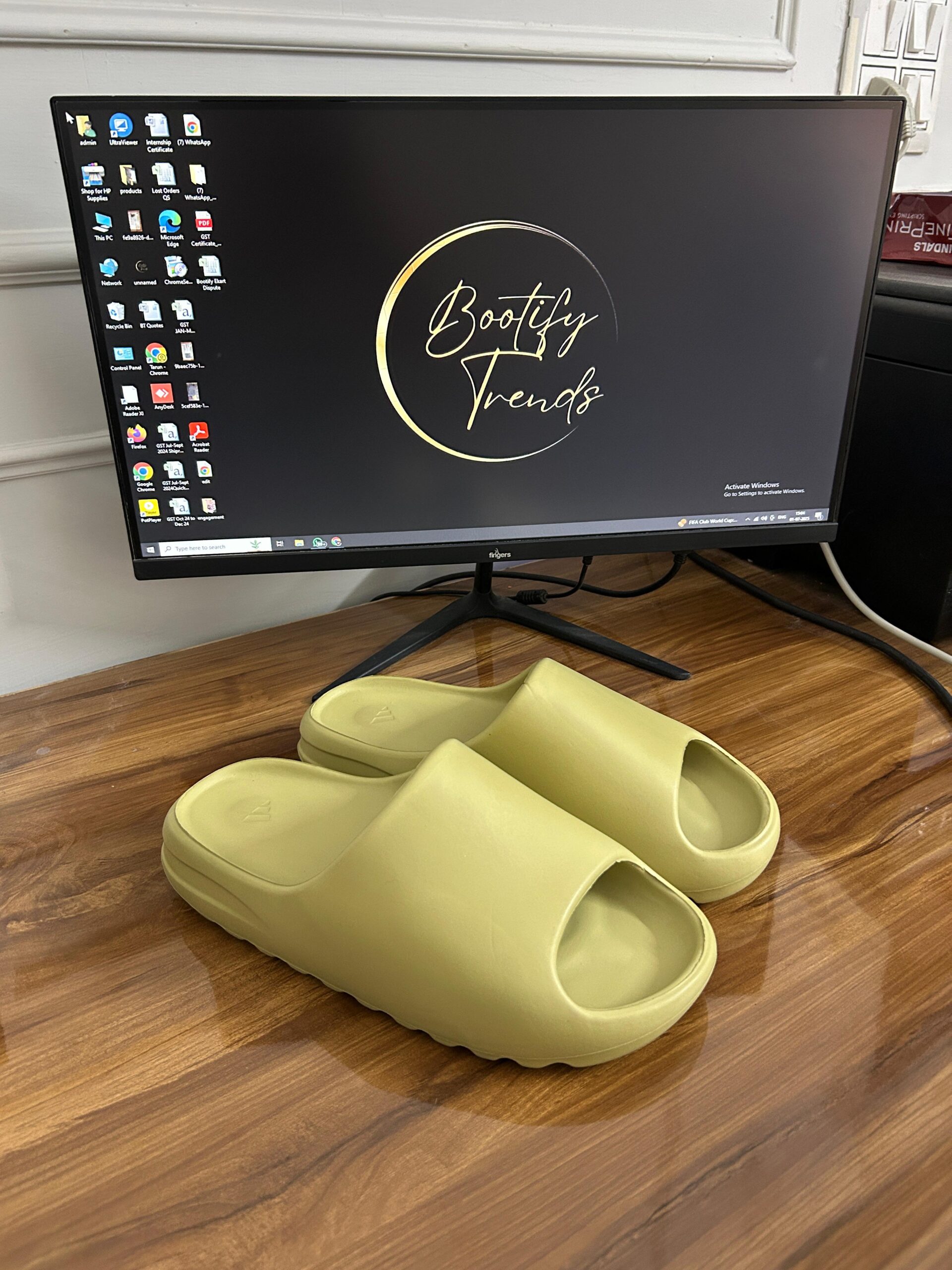 Yeezy Slides (Resin)