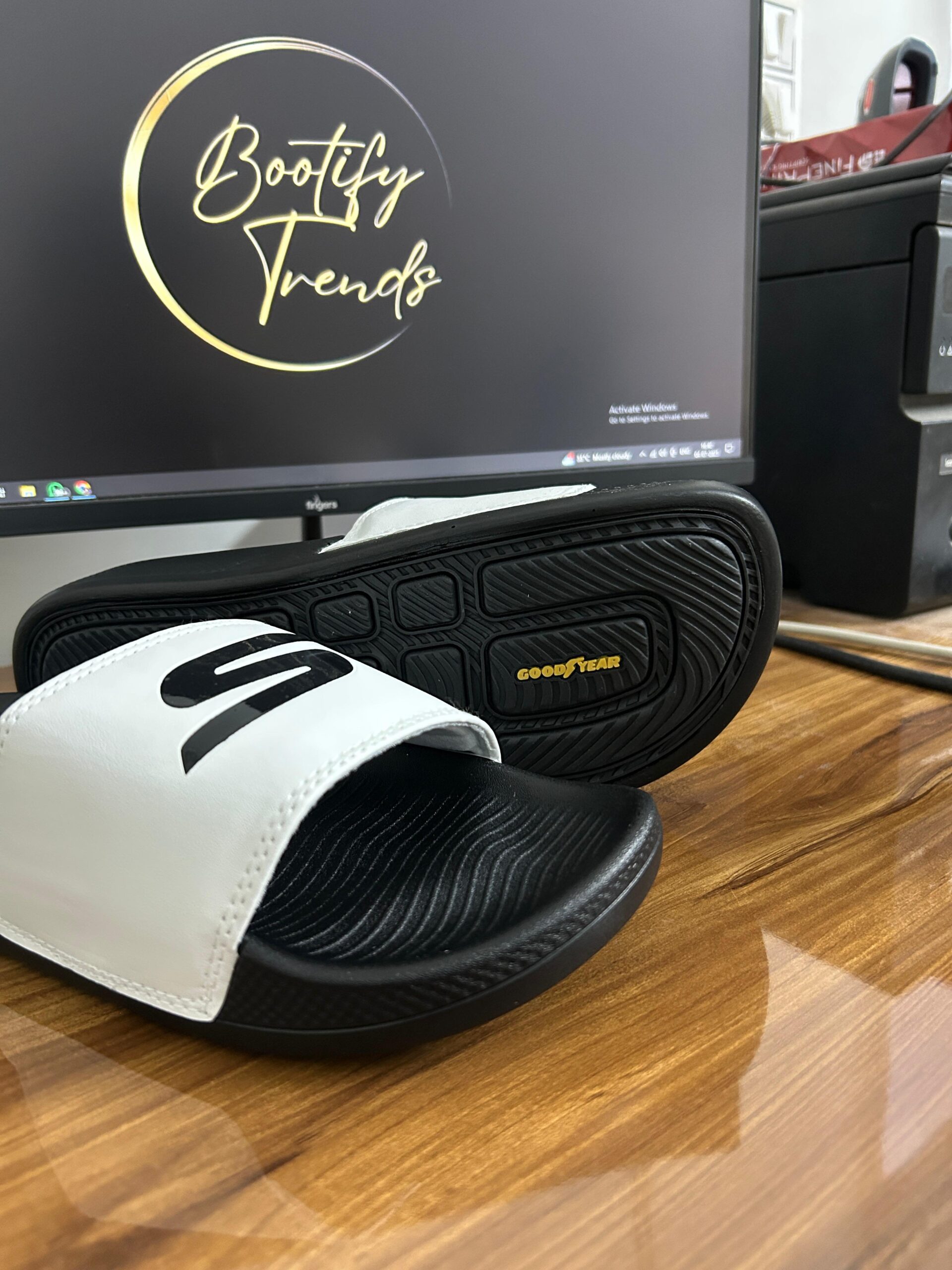 Hyper Burst Recovery Logo Slide (Black/White)