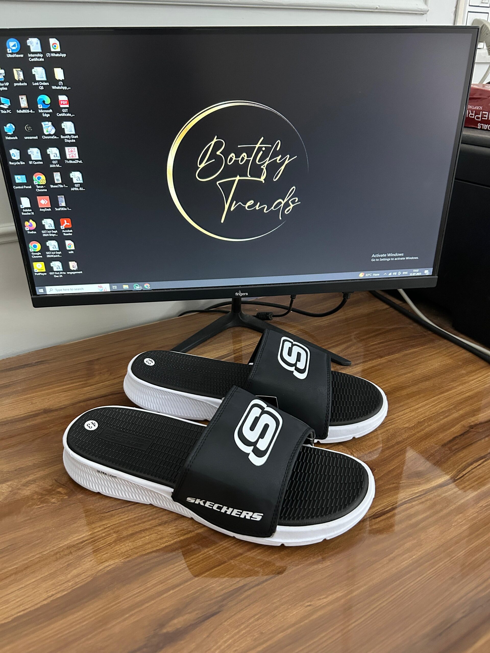 GOGA MAT Ultra Light Slides (Black/White)