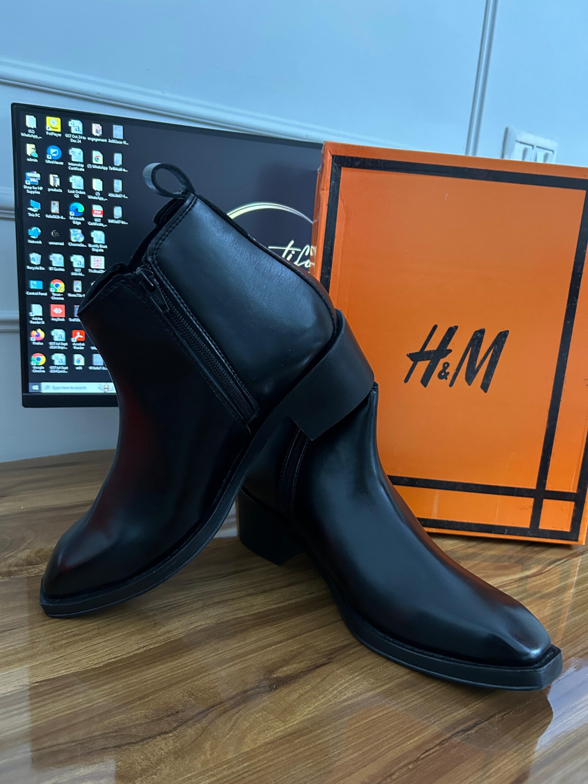 H&M Chelsea Boots (Black)