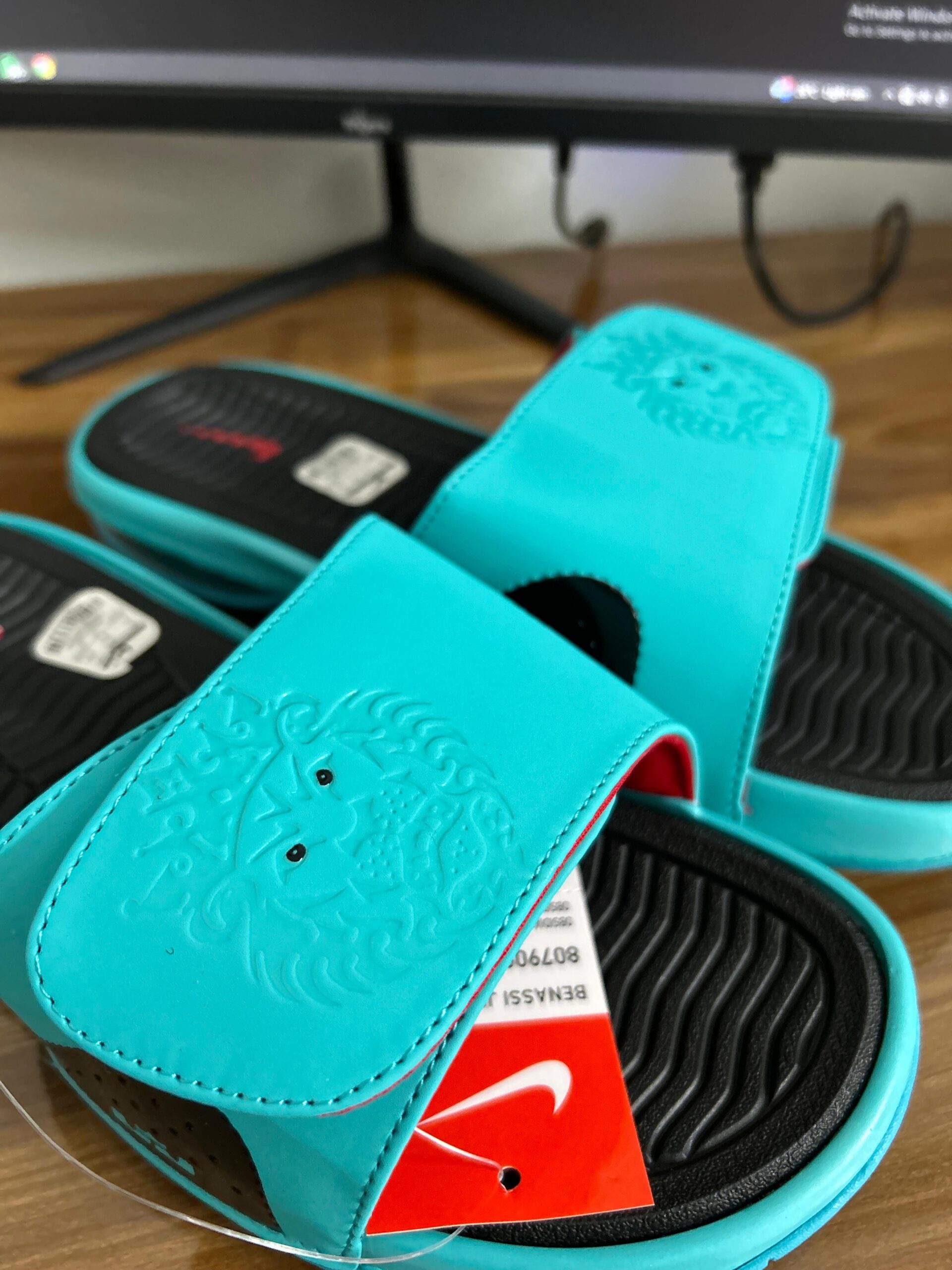 # AirMax Slides (Blue)